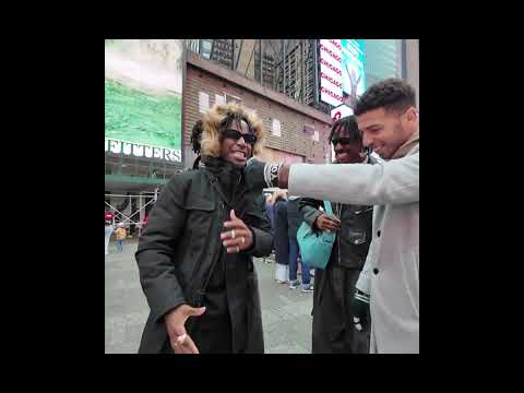 How much is your outfit? New York – Times Square #zakchillout