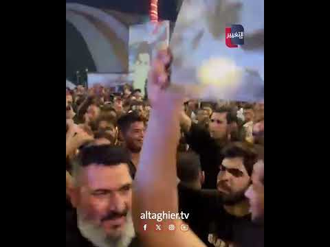 نزول أبناء التيار الصدري  بعد إنزال راية "مقاطعون" التي كانوا قد رفعوها سابقاً على سارية بالناصرية